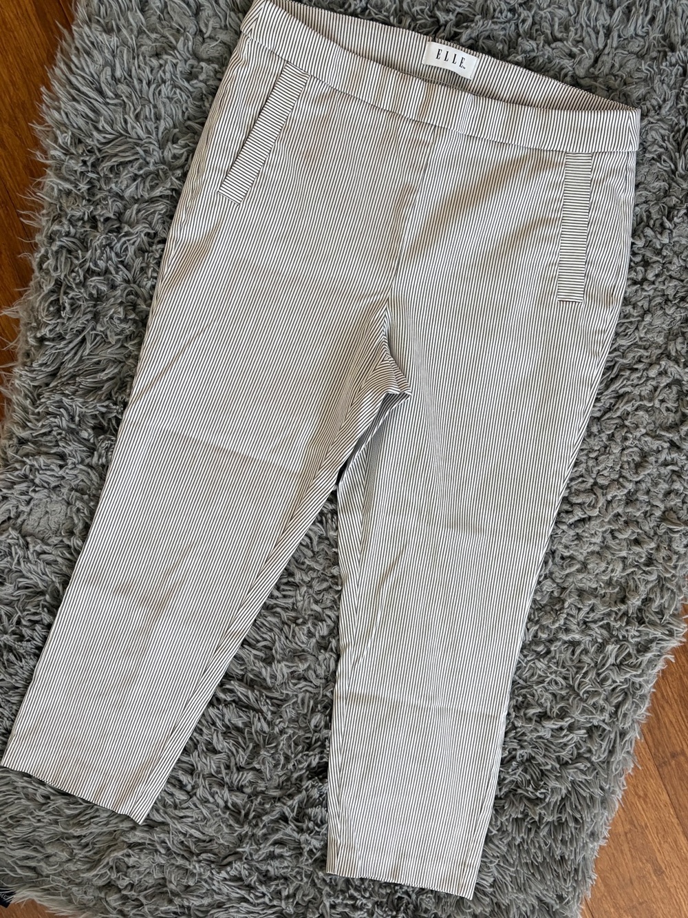 Elle Pants Gray and White Pinstripe Cropped Trousers Pull On Stretch SZ: L